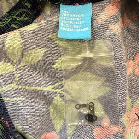 J. McLaughlin Navy‎ Floral Pants 10 - Picture 6 of 6